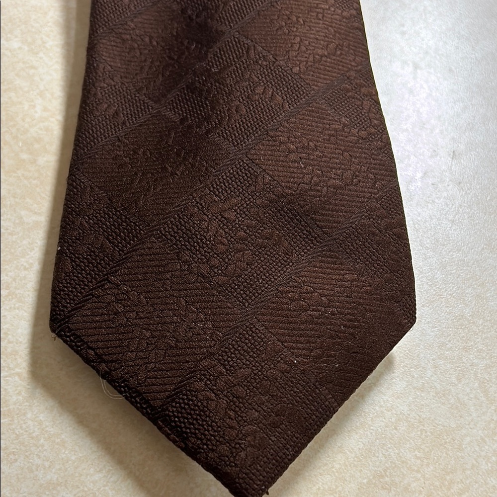 Brown men’s riviera textured tie